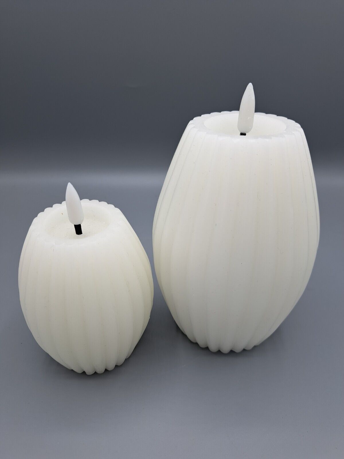 ELAMBIA 2 LED-Kerzen Fassform Flamme Luma Timer, H. 10 & 15cm weiß S7